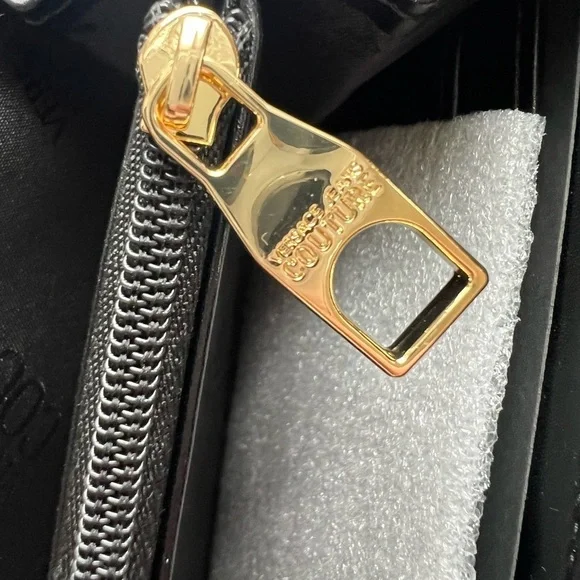 VERSACE JEANS COUTURE Zip Around Continental Wallet - Picture 4 of 5